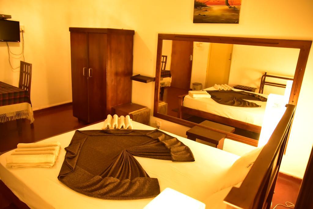 Hotel Yoho Mount Waves Colombo Exterior foto